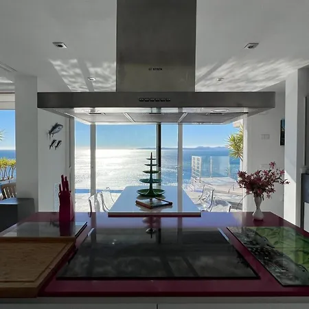 Preciosa Casa Con Piscina Desbordante Y Vistas Al Mar * Roses