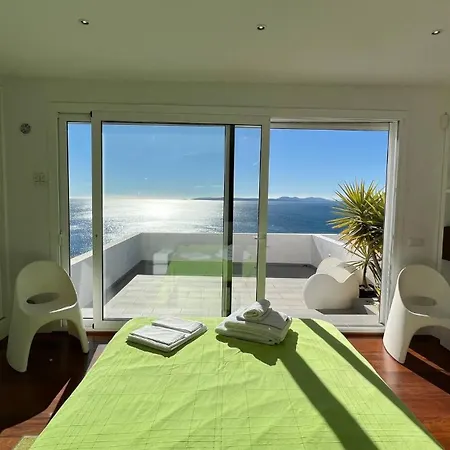 Holiday home Preciosa Casa Con Piscina Desbordante Y Vistas Al Mar Roses