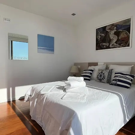 Preciosa Casa Con Piscina Desbordante Y Vistas Al Mar Holiday home Roses