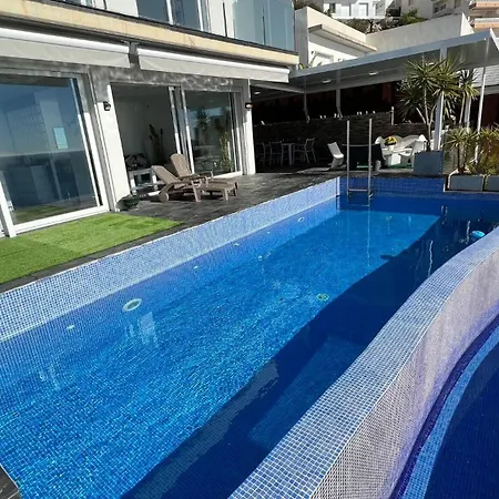 Preciosa Casa Con Piscina Desbordante Y Vistas Al Mar Holiday home