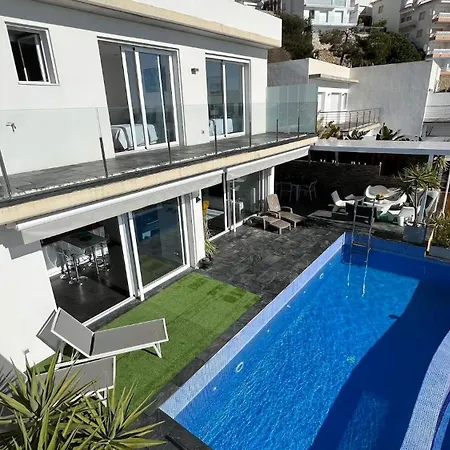 Holiday home Preciosa Casa Con Piscina Desbordante Y Vistas Al Mar