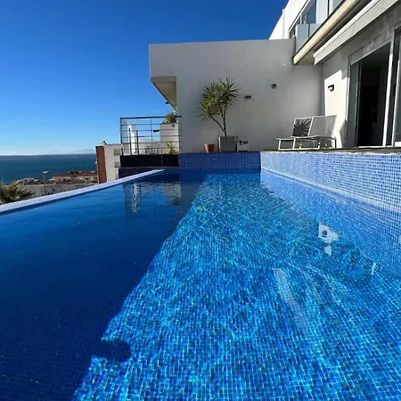 Holiday home Preciosa Casa Con Piscina Desbordante Y Vistas Al Mar Roses