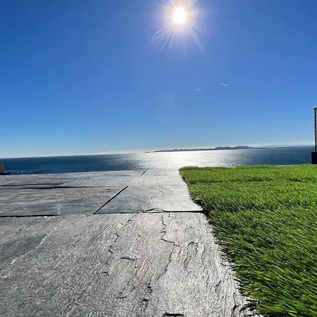 Preciosa Casa Con Piscina Desbordante Y Vistas Al Mar Holiday home Roses