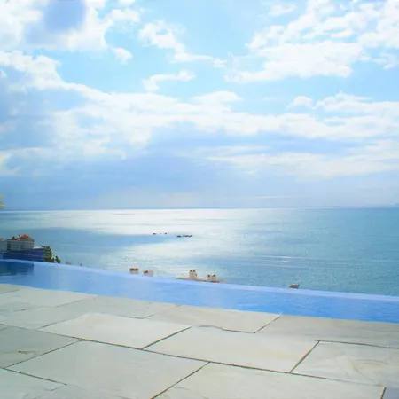 Preciosa Casa Con Piscina Desbordante Y Vistas Al Mar Holiday home
