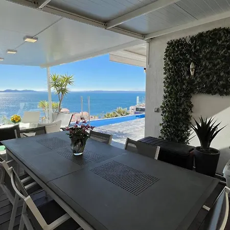 Holiday home Preciosa Casa Con Piscina Desbordante Y Vistas Al Mar