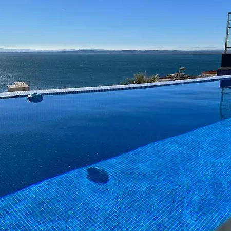 Holiday home Preciosa Casa Con Piscina Desbordante Y Vistas Al Mar *