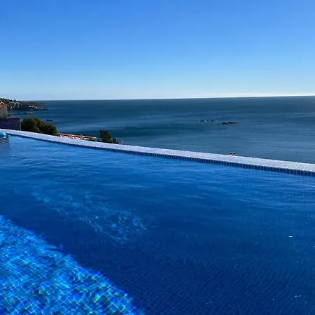 Preciosa Casa Con Piscina Desbordante Y Vistas Al Mar * Roses