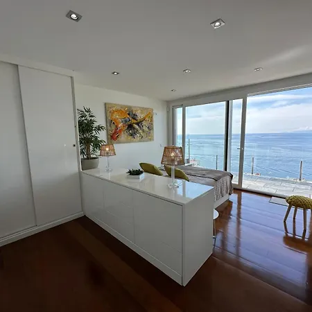 Holiday home Preciosa Casa Con Piscina Desbordante Y Vistas Al Mar