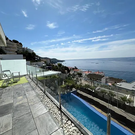Holiday home Preciosa Casa Con Piscina Desbordante Y Vistas Al Mar Roses