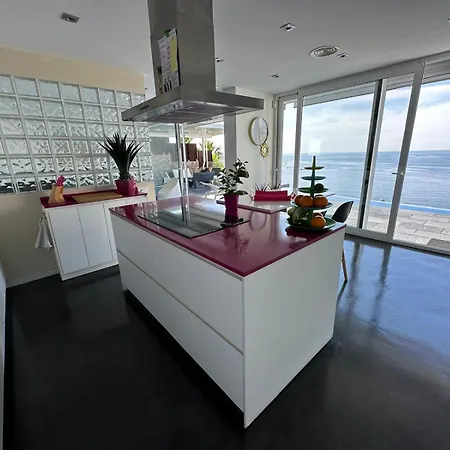 Holiday home Preciosa Casa Con Piscina Desbordante Y Vistas Al Mar *